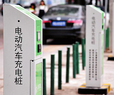 人民网：充电桩少、充电时间长 换电式出租车前景如何